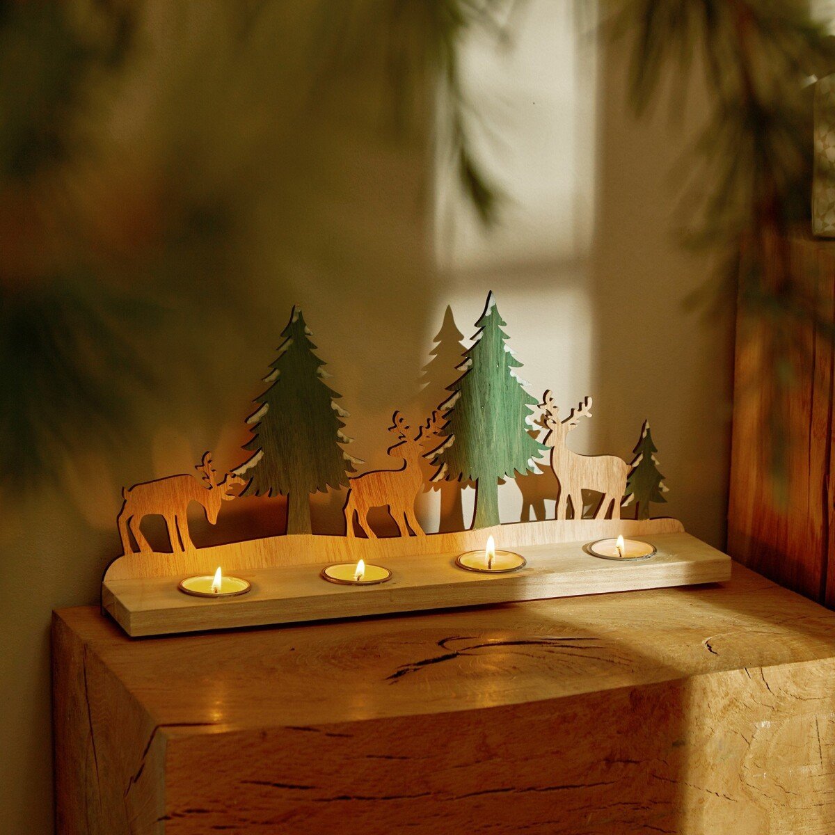 Kalíšky na sviečky s motívom sobov a stromčekov drevo