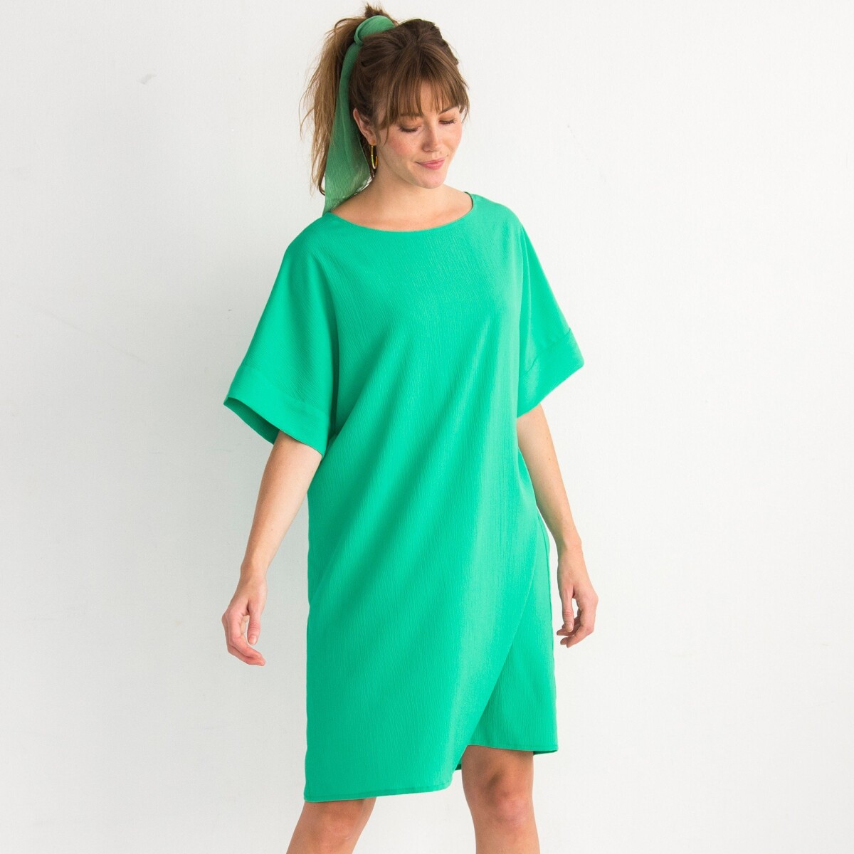 Rovné jednofarebné šaty so štruktúrou zelená 34 36