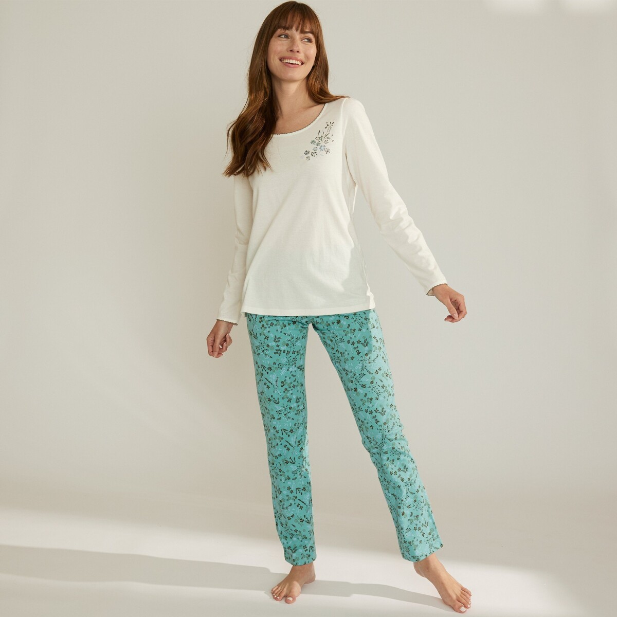 Pyžamové nohavice s potlačou kvetín bledomodrá 34 36