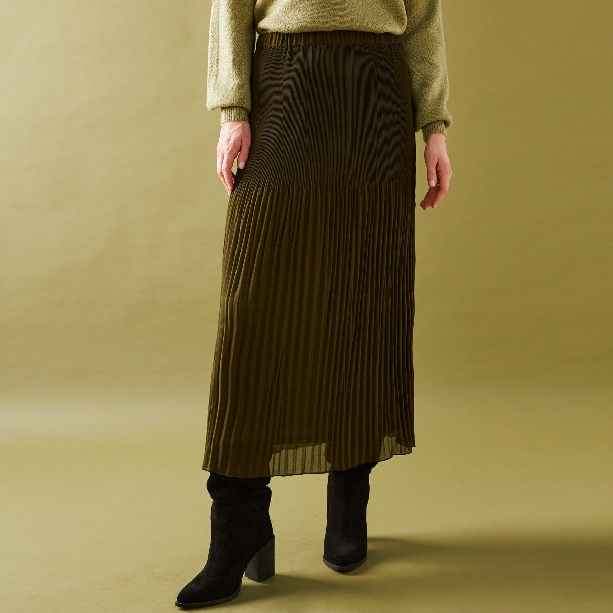 Jednofarebná plisovaná sukňa z recyklovaného polyesteru, pre vyššiu postavu khaki 36