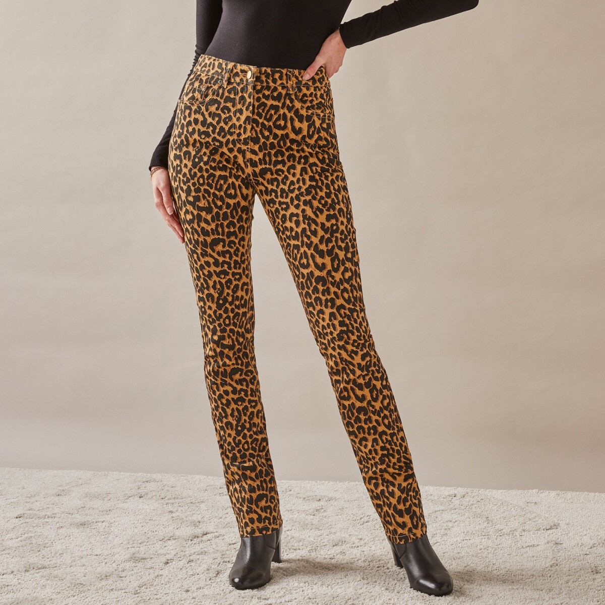 Úzke dlhé nohavice, leopardia potlač čierna karamelová 36