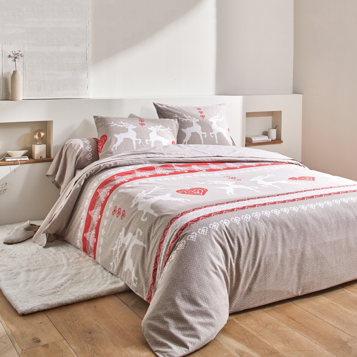 Bavlnená posteľná bielizeň Jeleň piesková obliečka na vankúš 65x65cm