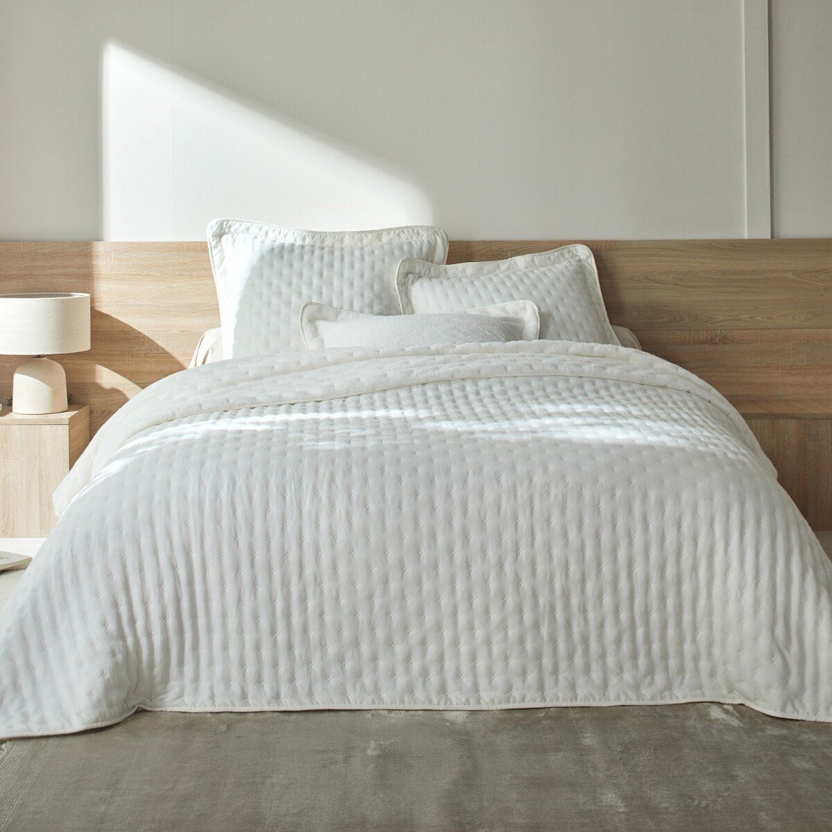 Obojstranná prikrývka na posteľ z prešívaného mikrovlákn sherpa ražná obliečka na vankúš 65x65cm