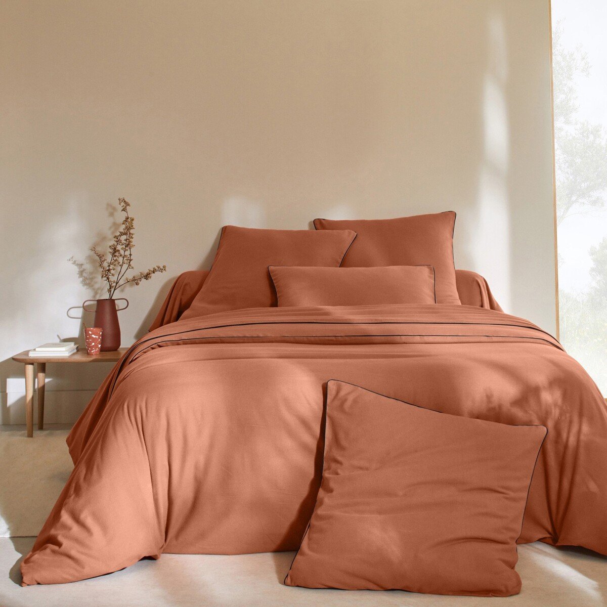 Flanelová posteľná bielizeň s kontrastnou paspulou z kolekcie  Intemporelle  tomatová obliečka na prikrývku140x200cm