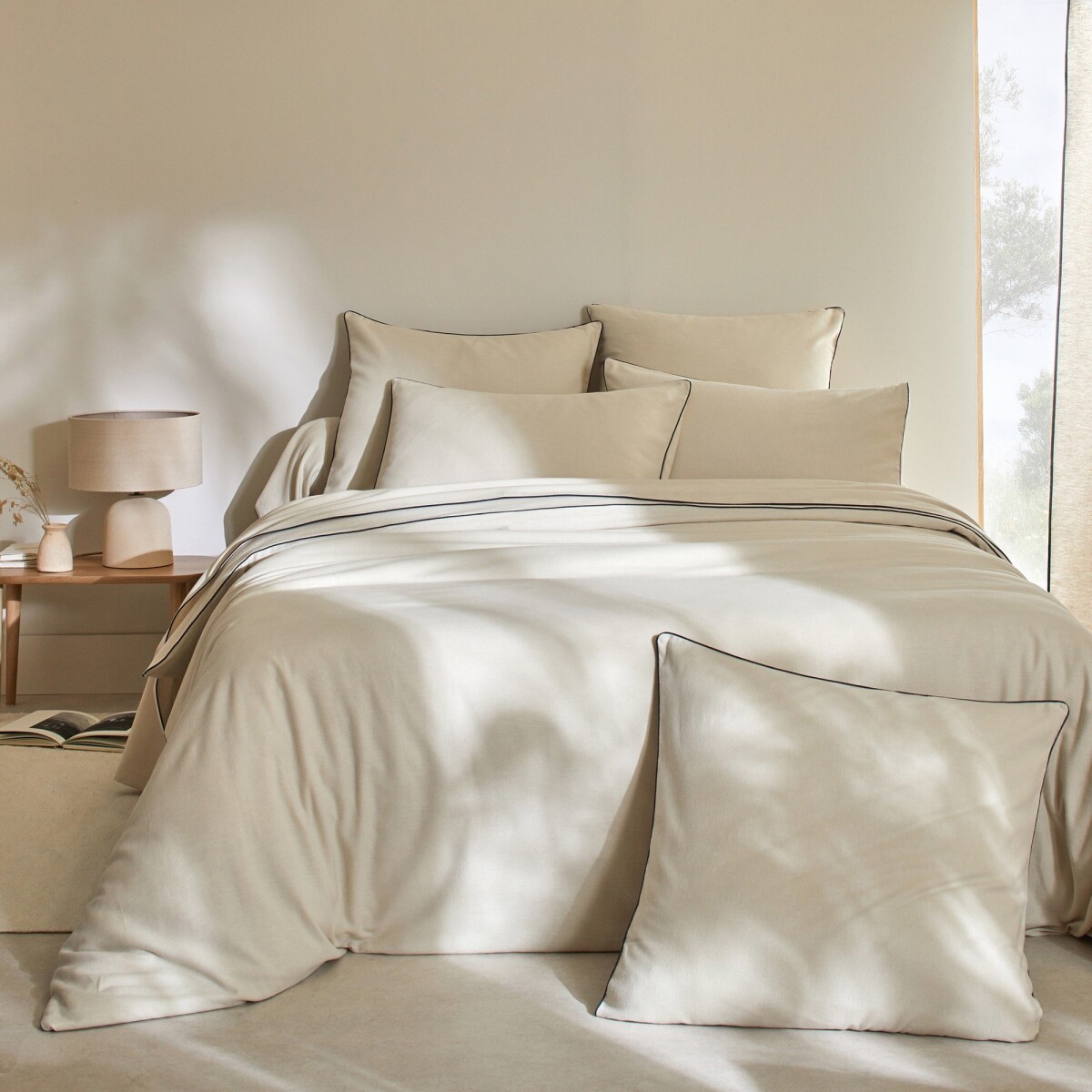 Flanelová posteľná bielizeň s kontrastnou paspulou z kolekcie  Intemporelle  béžová obliečka na prikrývku140x200cm