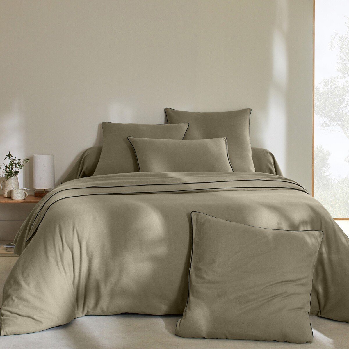 Flanelová posteľná bielizeň s kontrastnou paspulou z kolekcie  Intemporelle  eukalyptus klasická plachta 180x290cm