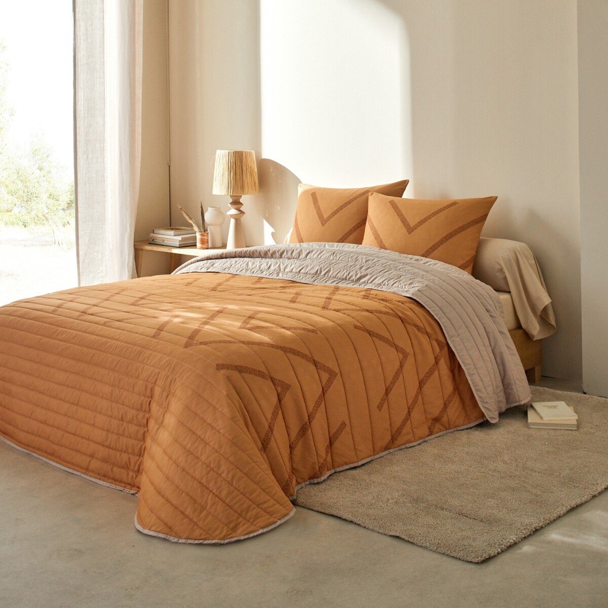 Prešívaná prikývka na posteľ s etno vzorom karamelová 180x250cm