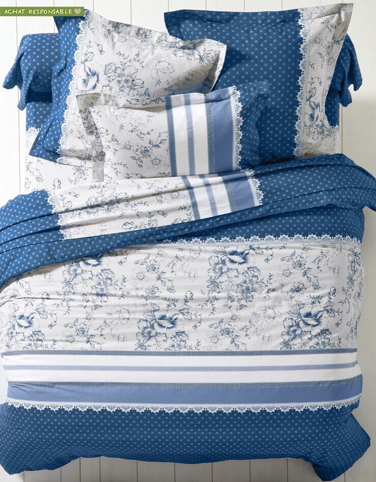Flanelová posteľná bielizeň Gabrielle s potlačou kvetín a čipky nám. modrá napínacia plachta 90x190cm