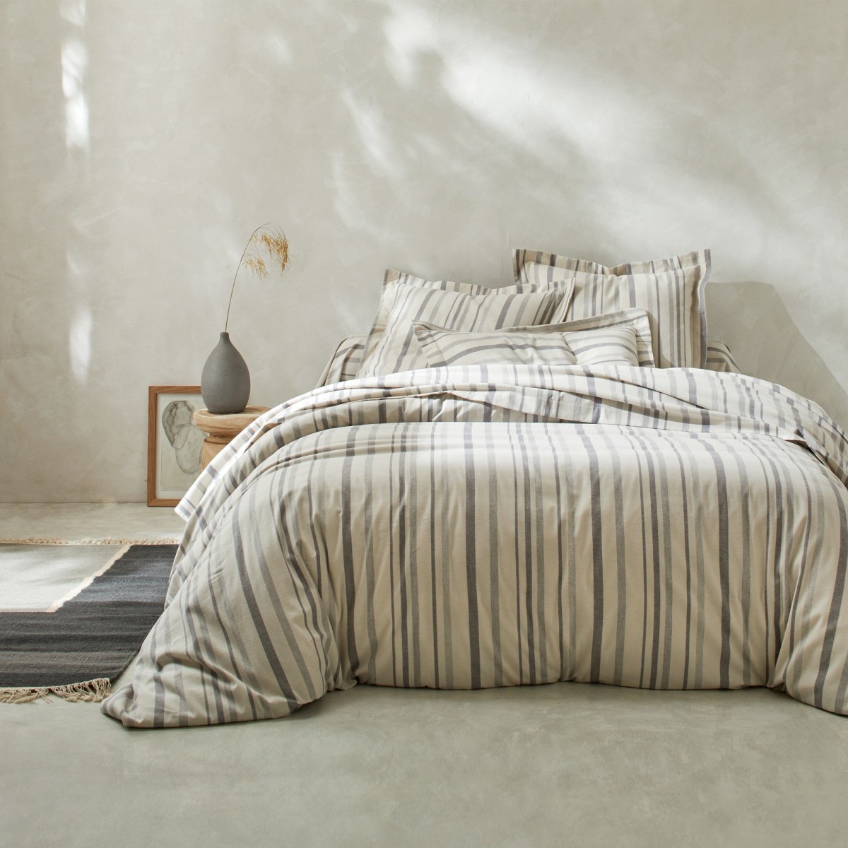 Flanelová pruhovaná posteľná bielizeň s farbenými vláknami sivá napínacie plachta 90x190cm